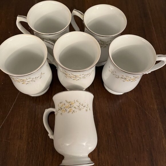 Crown Victoria - Carolyn - retired Mug - Picture 2 of 6